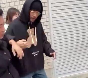 周杰伦确诊强直性脊柱炎超20年 近日状态显佝偻